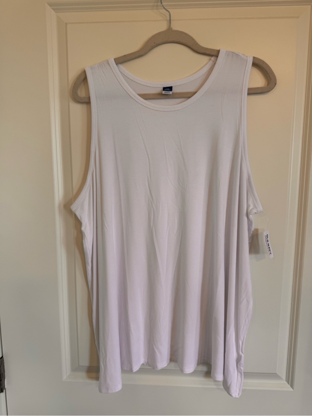NWT!! Sleeveless Essential Tank Top - White